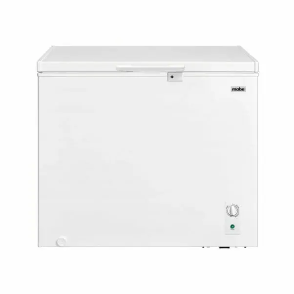 Congelador Horizontal 200 L Brutos Blanco Mabe - Congelador arcón ALASKA200B5 blanco sobre fondo blanco.