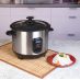 UNA OLLA ARROCERA 1,0 LTS ACERO INOX HEAR10SS con un plato de arroz encima, fabricada en acero inoxidable.