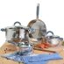 Juego de BATERIA 7 PZAS ACERO INOX ACC SILICONA sobre mesa de madera.