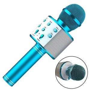 Un Micrófono Karaoke Bluetooth Inalámbrico azul junto a un fondo blanco.