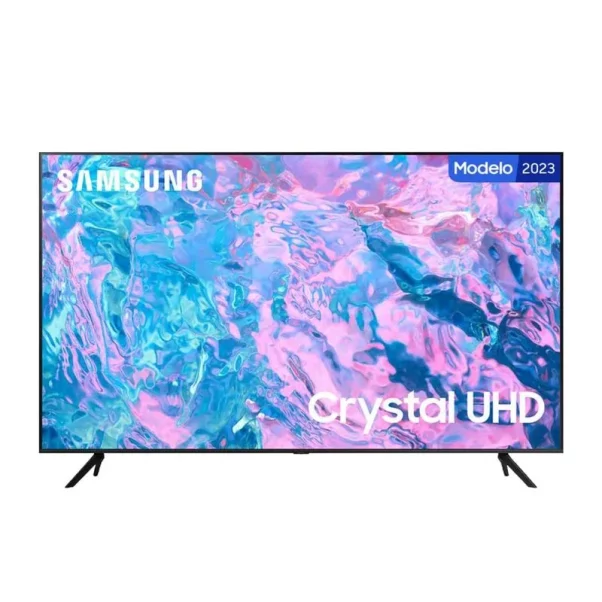Oración con el nombre del producto: Samsung 55" CU7000 modelo Crystal Ultra HD 4K Smart TV que muestra una imagen vibrante y abstracta en azul y rosa.