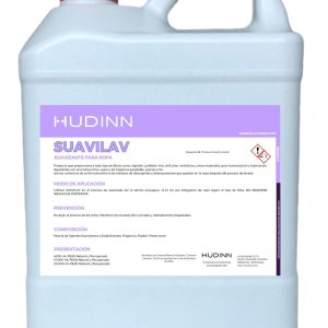 Un recipiente de plástico blanco con tapa roja, rotulado "Suavilav 4 litros - Suavizante textil", utilizado como suavizante de telas. La etiqueta de 4 litros incluye instrucciones de uso, medidas de prevención y detalles de composición de este suavizante textil.