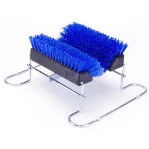 Cepillo para botas de color azul con estructura de metal, dotado de cerdas rígidas y base estable para una limpieza eficaz del calzado. Perfecto para cualquier estación de limpieza de calzado, garantiza un mantenimiento exhaustivo del calzado.