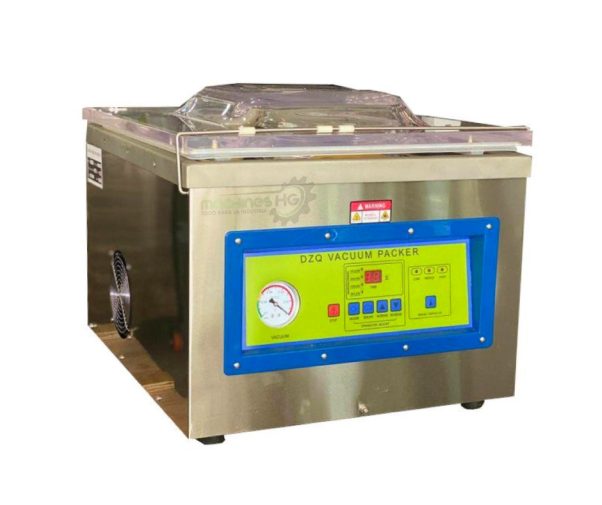 Una Empacadora al vacío de acero inoxidable con controles azules y verdes, con tapa transparente y etiquetas de control claras. Una Empacadora al vacío de acero inoxidable con controles azules y verdes, con tapa transparente y etiquetas de control claras.