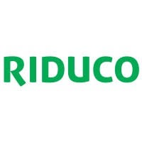 Texto en mayúsculas de color verde que escribe "RIDUCO" sobre fondo blanco, evocando un aire moderno asociado a menudo con Equipos Industriales.