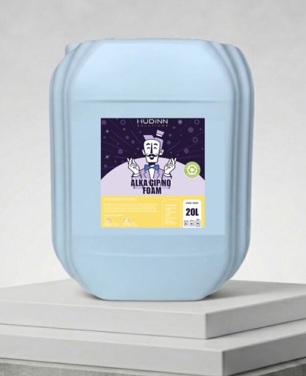 Un contenedor CIP de plástico azul claro de 20 litros con la etiqueta "Alka CIP No Foam" descansa sobre dos plataformas blancas apiladas. Un contenedor CIP de plástico azul claro de 20 litros con la etiqueta "Alka CIP No Foam" descansa sobre dos plataformas blancas apiladas.